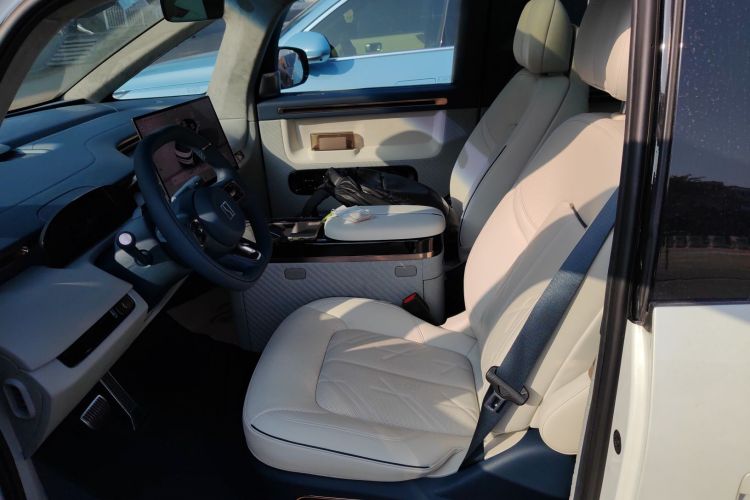 极氪 极氪MIX 2024 汽车图片 #15