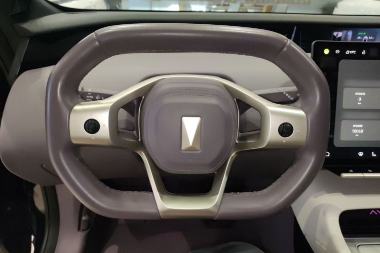 Avatr 12 2024 car image #15