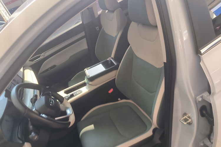 GEELY Emgrand L HiP 2023 #15 GEELY Emgrand L HiP 2023 car image #15