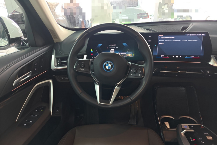 BMW iX1 2025 #15 BMW iX1 2025 صورة سيارة #15