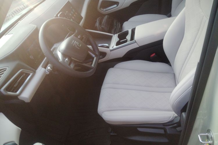 BYD YuanUP 2025 #15 BYD YuanUP 2025 car image #15