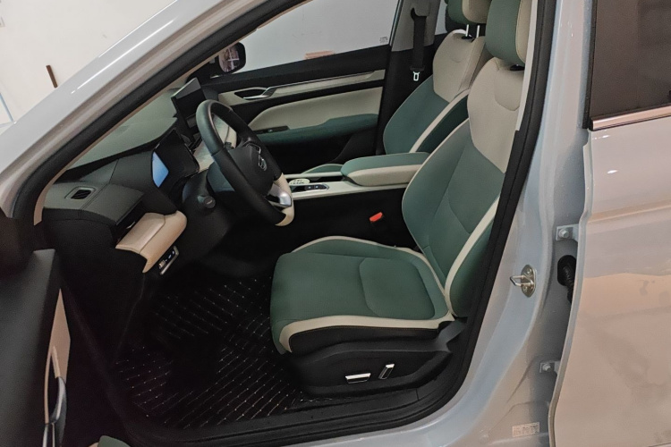 GEELY Emgrand L HiP 2022 car image #15