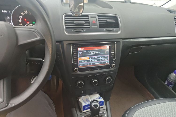 Skoda Yeti 2015 immagine di auto #15