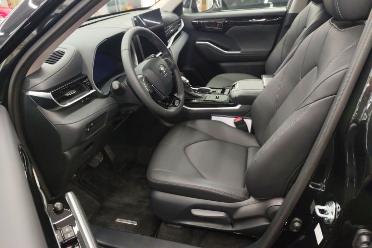 Toyota Highlander 2025 car image #15