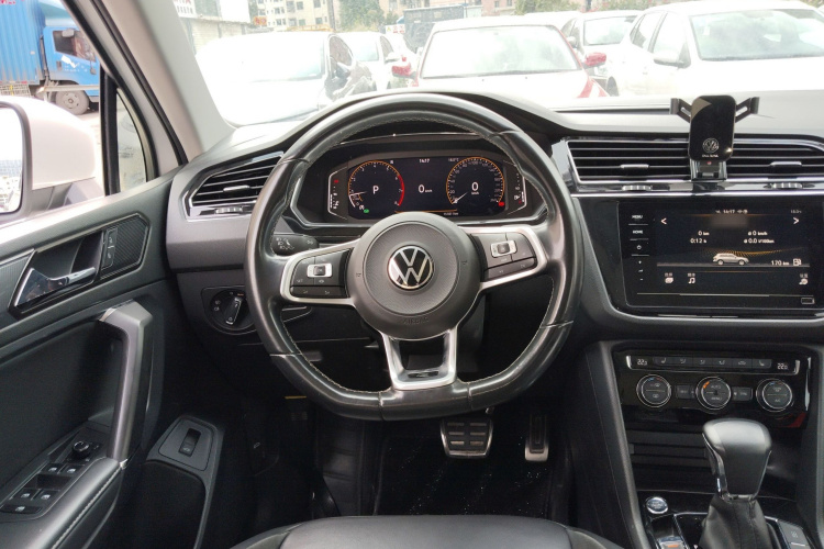 Volkswagen Tiguan L 2021 car image #15