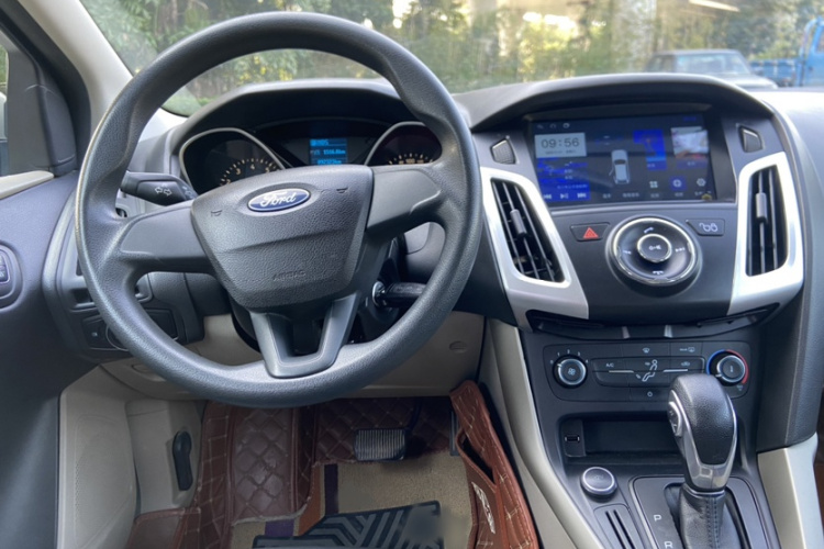 Ford Focus 2018 car image #15