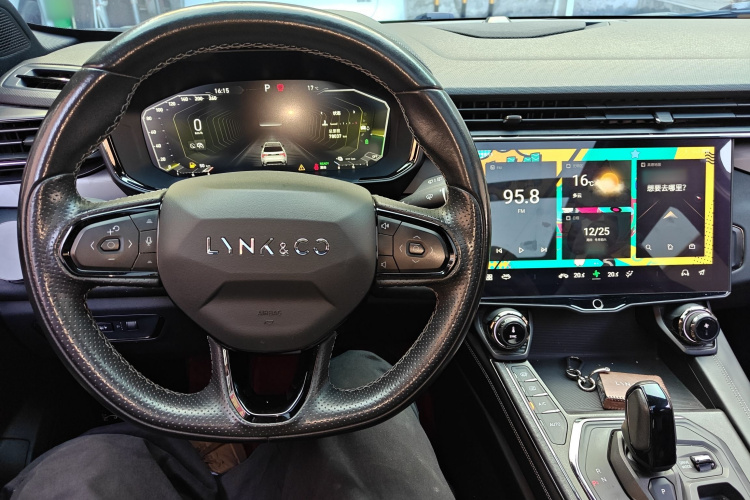 Lynk & Co 01 EM-P 2022 car image #15