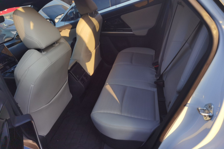 Toyota bZ4X 2022 immagine di auto #15