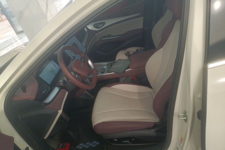 BYD Seal 07 DM-i 2025 car image #15