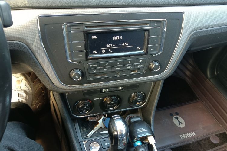 Volkswagen Gran Lavida 2017 immagine di auto #15