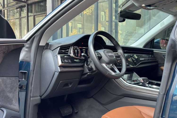 Audi Q8 2020 car image #15