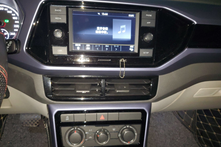 Volkswagen T-Cross 2019 #15 Volkswagen T-Cross 2019 car image #15