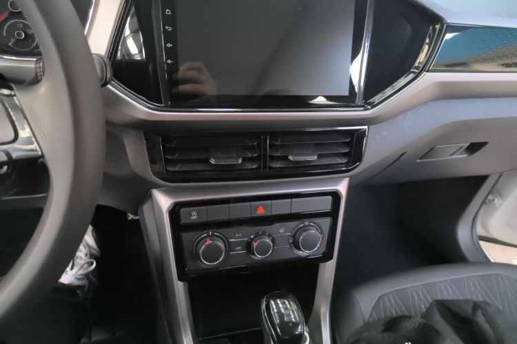 Volkswagen T-Cross 2019 car image #15
