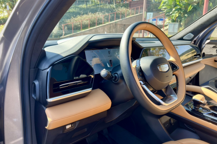 GEELY 2023 car image #15