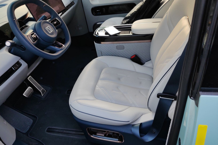 极氪 极氪MIX 2024 汽车图片 #15