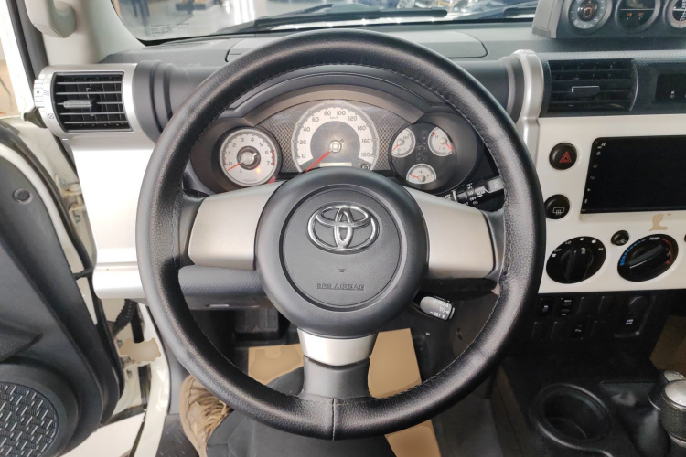 Toyota FJ Cruiser 2018 car image #15