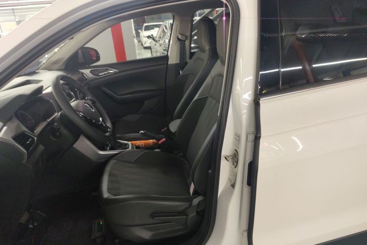 Volkswagen T-Cross 2020 #15 Volkswagen T-Cross 2020 car image #15