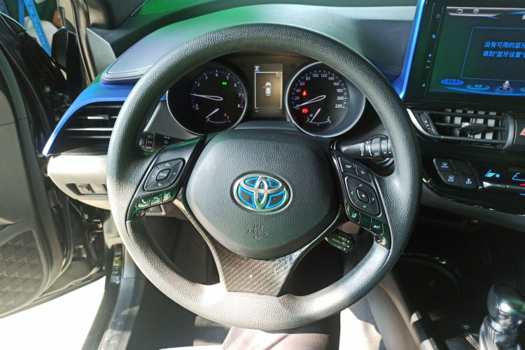 Toyota C-HR 2018 car image #15