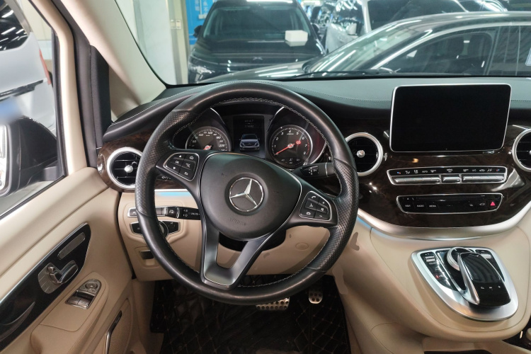 Mercedes-Benz V Class 2020 car image #15