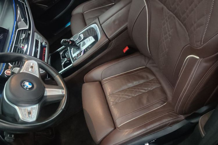 BMW 7 Series 2019 car image #15