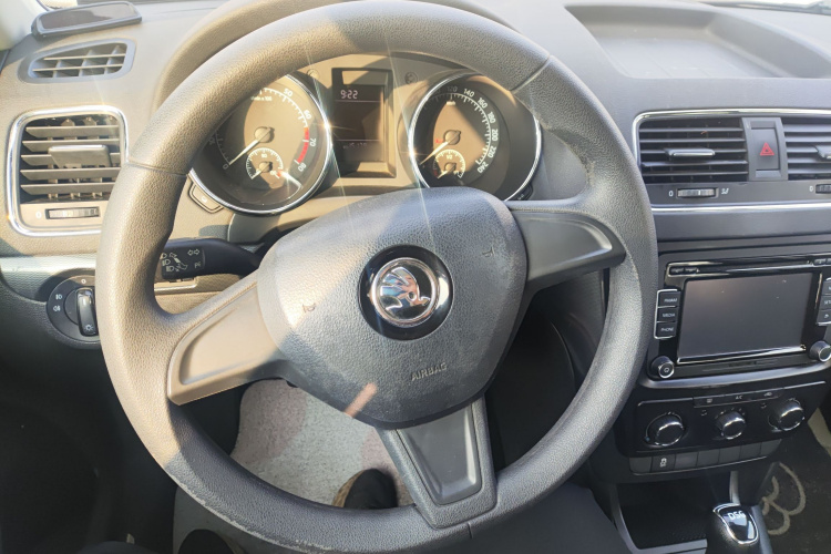 Skoda Yeti 2015 immagine di auto #15