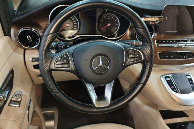 Mercedes-Benz V Class 2022 #15 Mercedes-Benz V Class 2022 car image #15