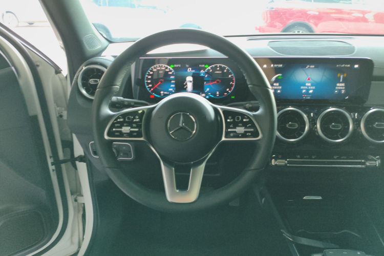 Mercedes-Benz GLB Class 2023 #15 Mercedes-Benz GLB Class 2023 car image #15