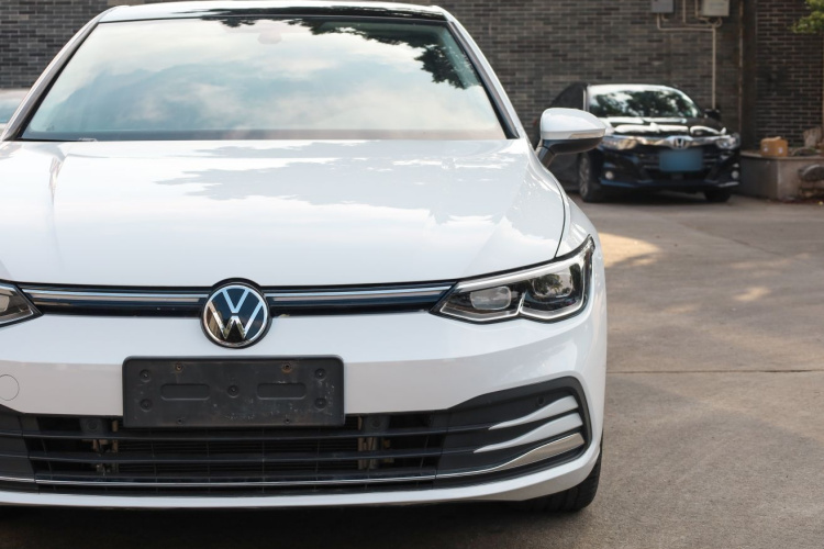 Volkswagen Golf 2023 car image #15