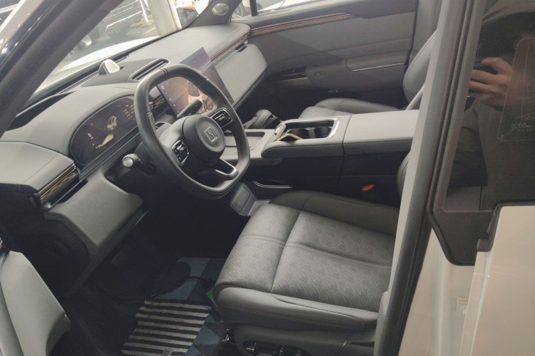 Zeekr 7X 2024 car image #15