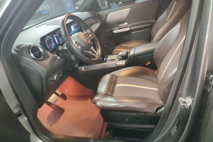 Mercedes-Benz GLB Class 2023 immagine di auto #15