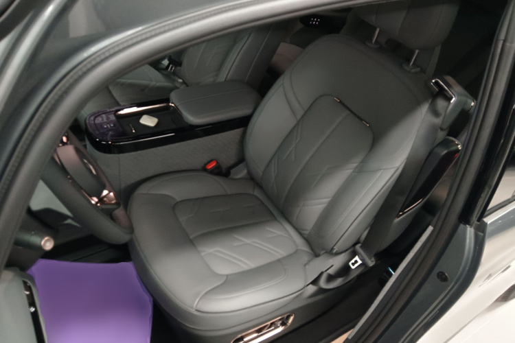 极氪 极氪MIX 2024 汽车图片 #15