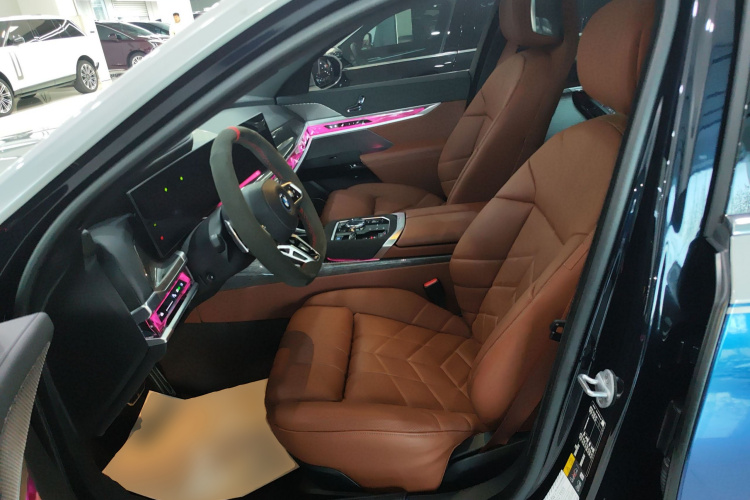 BMW i7 2025 car image #15