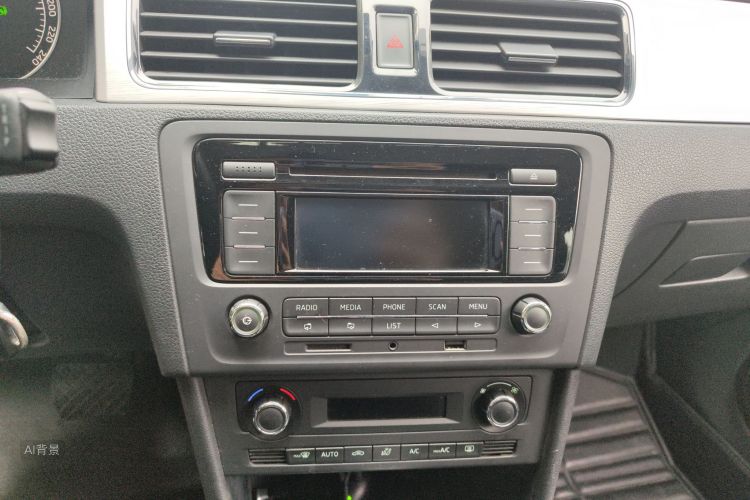 Skoda Rapid Spaceback 2014 car image #15