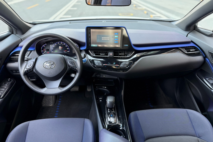 Toyota C-HR EV 2021 изображение автомобиля #15