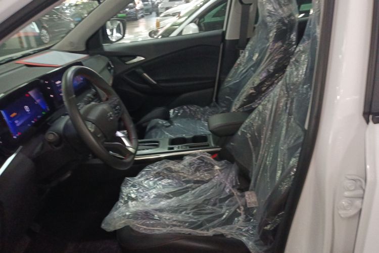 Chevrolet Tracker 2025 изображение автомобиля #15