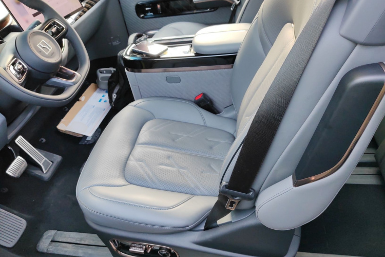 极氪 极氪MIX 2024 汽车图片 #15