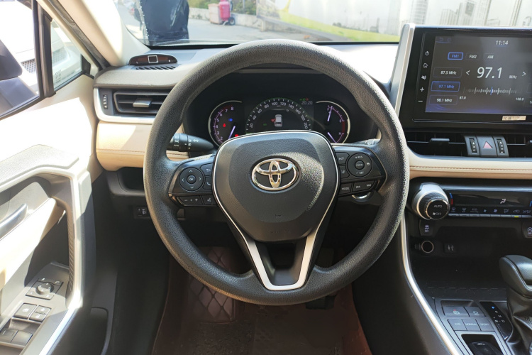 Toyota RAV4 2020 car image #15