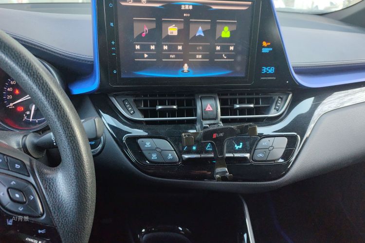 Toyota C-HR 2018 car image #15