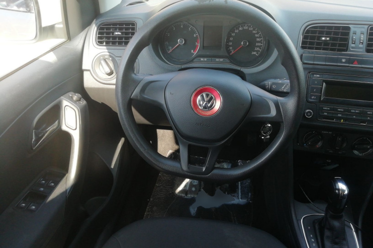 Polo 2018 car image #15