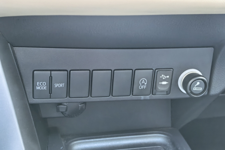 Toyota RAV4 2018 #15 Toyota RAV4 2018 car image #15
