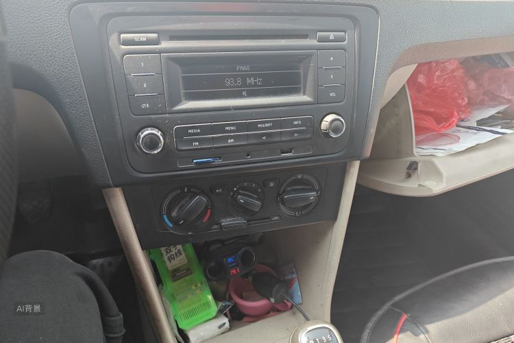 Skoda Rapid 2014 immagine di auto #15