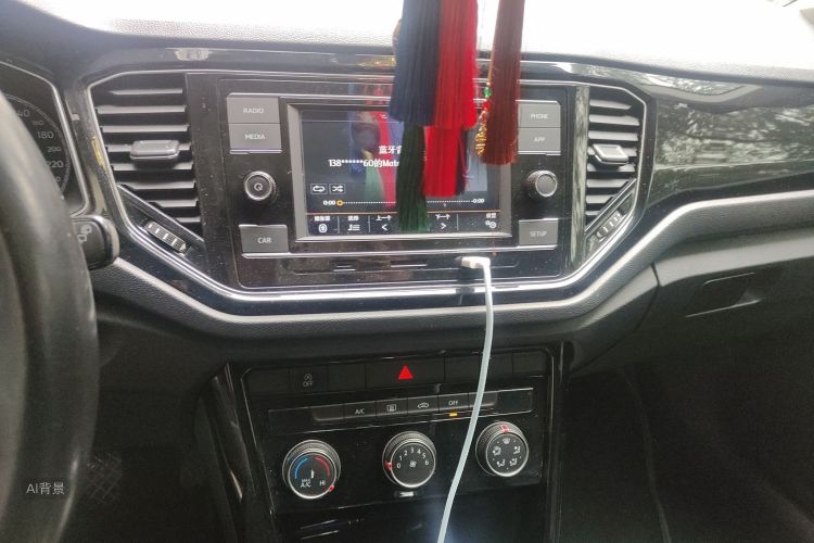 Volkswagen T-Roc 2019 car image #15