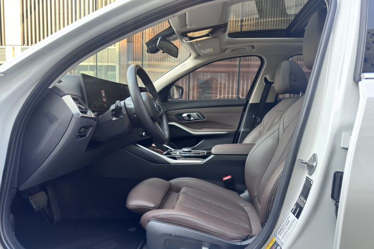 BMW i3 2023 car image #15