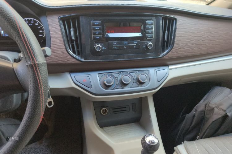 Forthing Lingzhi 2021 #15 Forthing Lingzhi 2021 car image #15