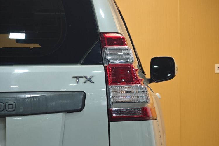 Toyota Land Cruiser Prado 2017 car image #15