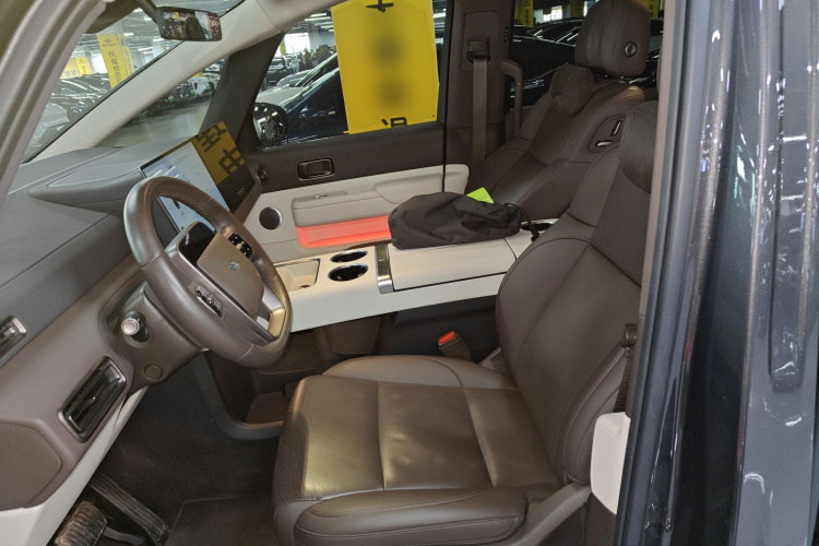 理想汽车 理想MEGA 2024 汽车图片 #15