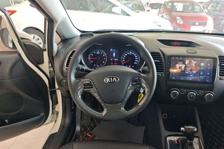 Kia K3 2017 car image #15