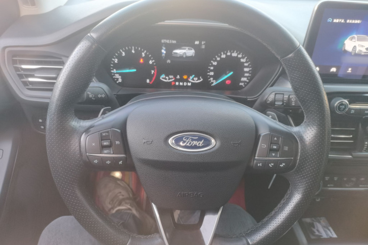 Ford Focus Active 2020 صورة سيارة #15