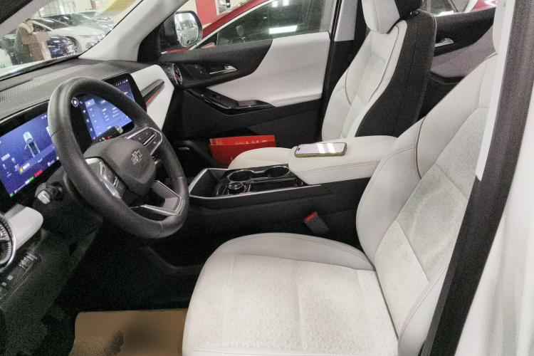 Chevrolet Equinox Plus 2025 car image #15