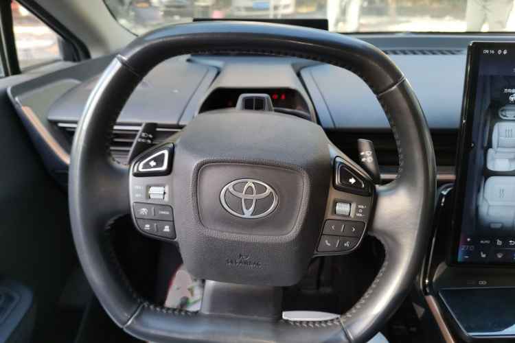 Toyota bZ3 2023 immagine di auto #15